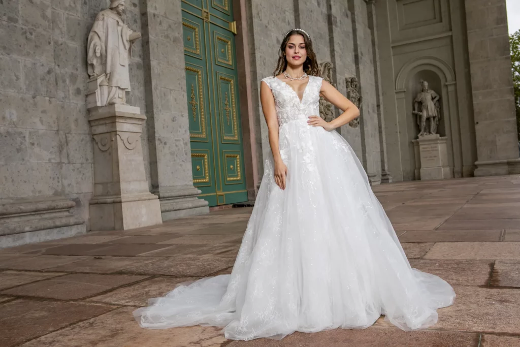 A nyugati világ menyasszonyi öltözékei az időtlen eleganciát és a modern stílust ötvözik.
